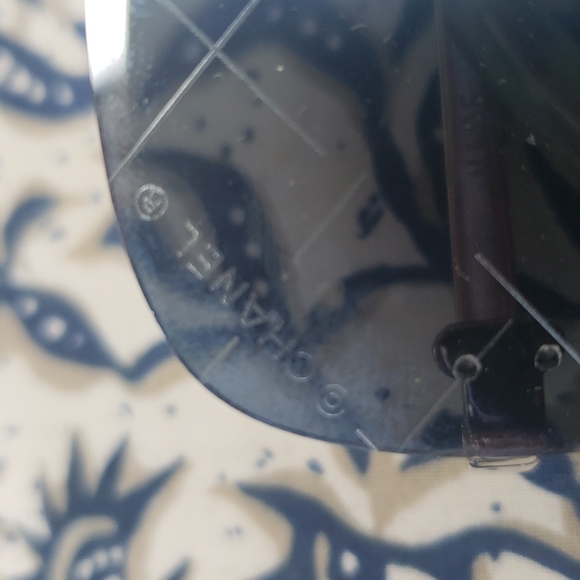 Chanel Mens Sunglasses and Case - Picture 2 of 6